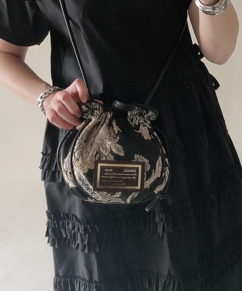 intoxic.（イントキシック）の「DAMASK JACQUARD EGG YOLK エッグヨーク（ショルダーバッグ・レディース・ブラック/オレンジ/ブルー・FREE）」の2枚目の写真