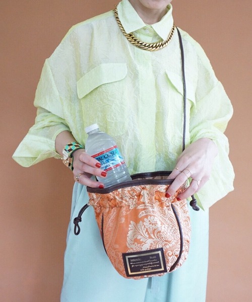 intoxic.（イントキシック）の「DAMASK JACQUARD EGG YOLK エッグヨーク（ショルダーバッグ・レディース・ブラック/オレンジ/ブルー・FREE）」の9枚目の写真