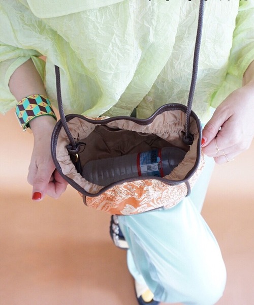 intoxic.（イントキシック）の「DAMASK JACQUARD EGG YOLK エッグヨーク（ショルダーバッグ・レディース・ブラック/オレンジ/ブルー・FREE）」の22枚目の写真