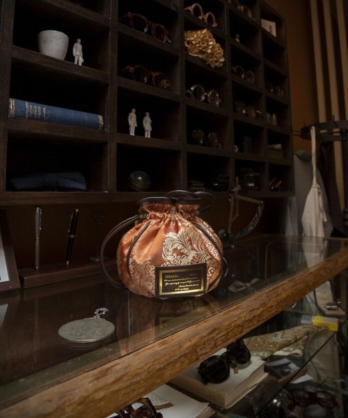 intoxic.（イントキシック）の「DAMASK JACQUARD EGG YOLK エッグヨーク（ショルダーバッグ・レディース・ブラック/オレンジ/ブルー・FREE）」の12枚目の写真