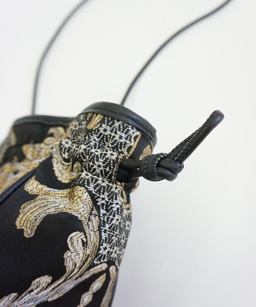 intoxic.（イントキシック）の「DAMASK JACQUARD EGG YOLK エッグヨーク（ショルダーバッグ・レディース・ブラック/オレンジ/ブルー・FREE）」の18枚目の写真