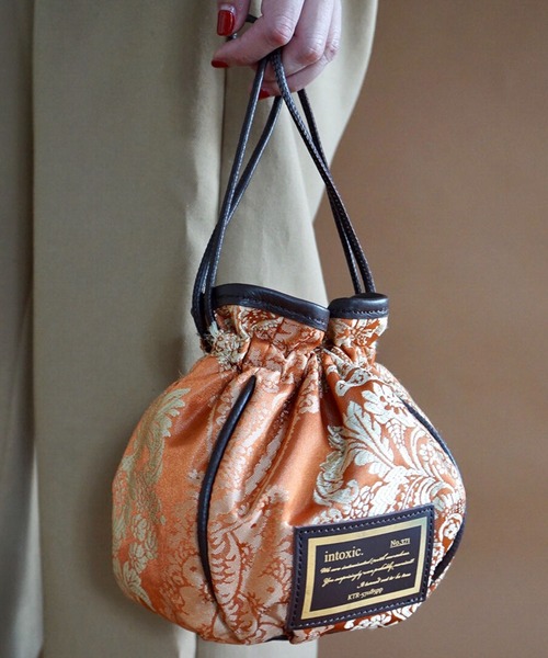 intoxic.（イントキシック）の「DAMASK JACQUARD EGG YOLK エッグヨーク（ショルダーバッグ・レディース・ブラック/オレンジ/ブルー・FREE）」の5枚目の写真