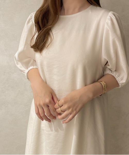 apres jour clair（アプレジュールクレア）の「【apres jour clair】パフスリーブバックオープンワンピース【ZOZOTOWN限定アイテム】（ワンピース・レディース・ベージュ/オフホワイト・フリー/X-LARGE）」の5枚目の写真