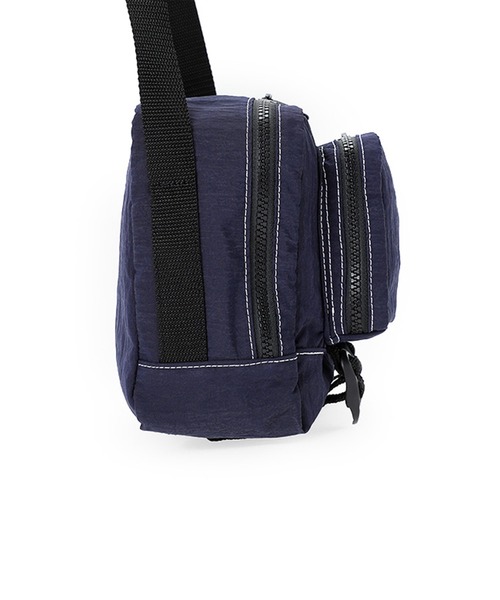 Manhattan Portage（マンハッタンポーテージ）の「Fisk Shoulder Bag Old School（ショルダーバッグ・メンズ・ブラック/ネイビー・SMALL）」の4枚目の写真