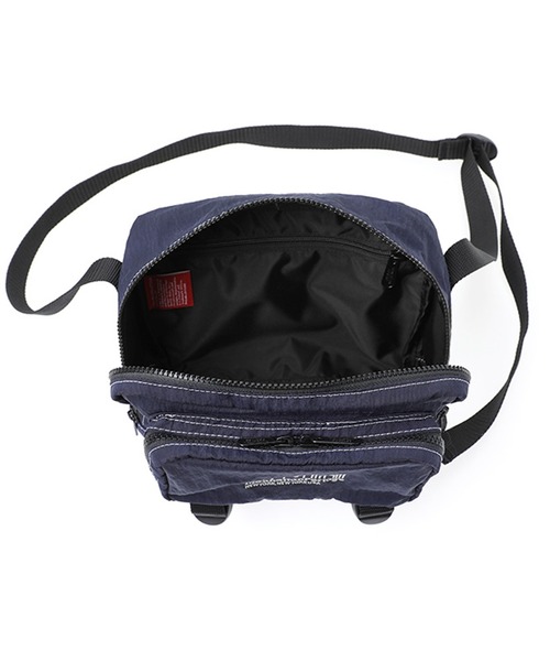 Manhattan Portage（マンハッタンポーテージ）の「Fisk Shoulder Bag Old School（ショルダーバッグ・メンズ・ブラック/ネイビー・SMALL）」の7枚目の写真
