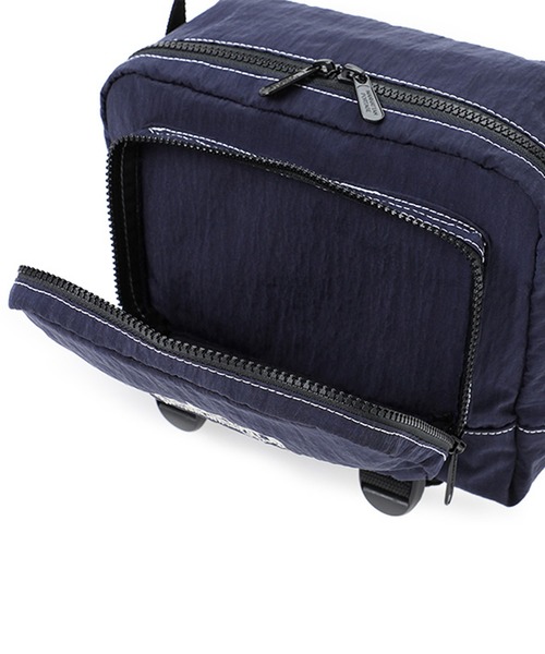 Manhattan Portage（マンハッタンポーテージ）の「Fisk Shoulder Bag Old School（ショルダーバッグ・メンズ・ブラック/ネイビー・SMALL）」の8枚目の写真