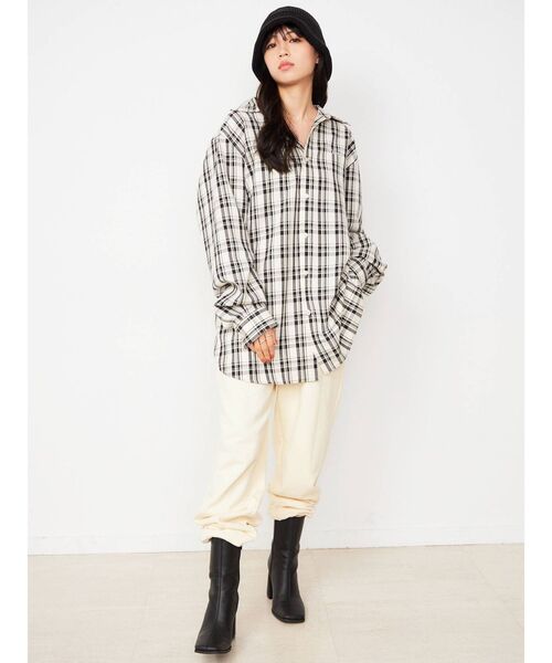 CALNAMUR(カルナムール)の「スクエアショートブーツ(ブーツ・レディース・アイボリー/ブラック・MEDIUM/LARGE/SMALL)」の9枚目の写真