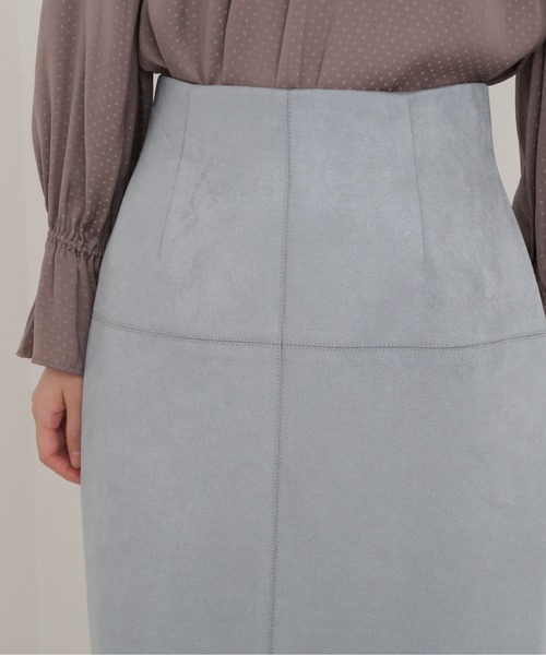 NATURAL BEAUTY BASIC(ナチュラルビューティーベーシック)の「フェイクスエードタイトスカート(スカート・レディース・チャコールグレー/ブルー/グレイッシュベージュ/オレンジ・SMALL/MEDIUM/X-SMALL)」の9枚目の写真