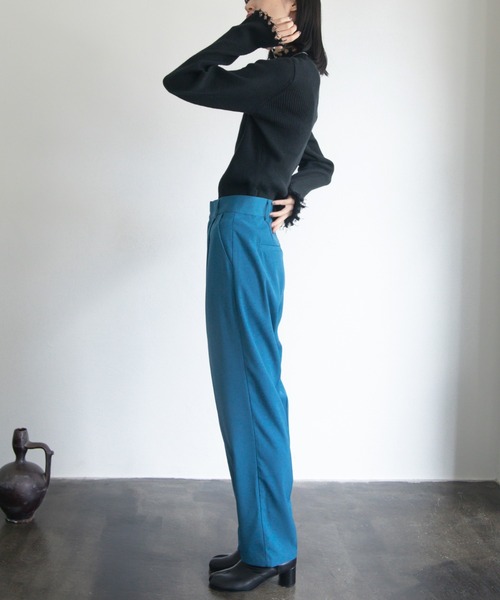 VACANCY（ヴァカンシー）の「ダブルクロス テーパードスラックスパンツ（スラックス・レディース・ホワイト/ブラウン/レッド/ブルー・SMALL/MEDIUM/LARGE）」の12枚目の写真