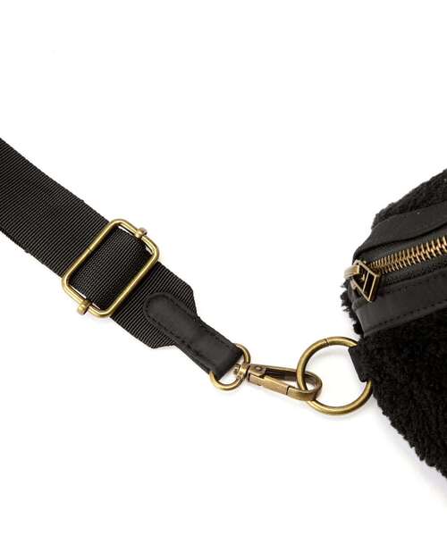 AVIREX（アヴィレックス）の「≪直営店限定≫BOA BODY BAG/ ボアボディーバッグ（ボディバッグ/ウエストポーチ・レディース・ブラック/カーキ系2・F）」の6枚目の写真