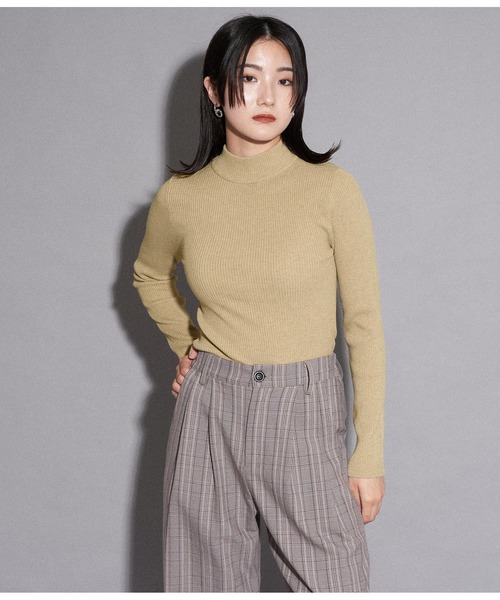 ANAP(アナップ)の「リブプチハイネックトップスカットソー(Tシャツ/カットソー・レディース・モスグリーン/オフホワイト/グレー/ブラック/ライトベージュ・FREE)」の4枚目の写真