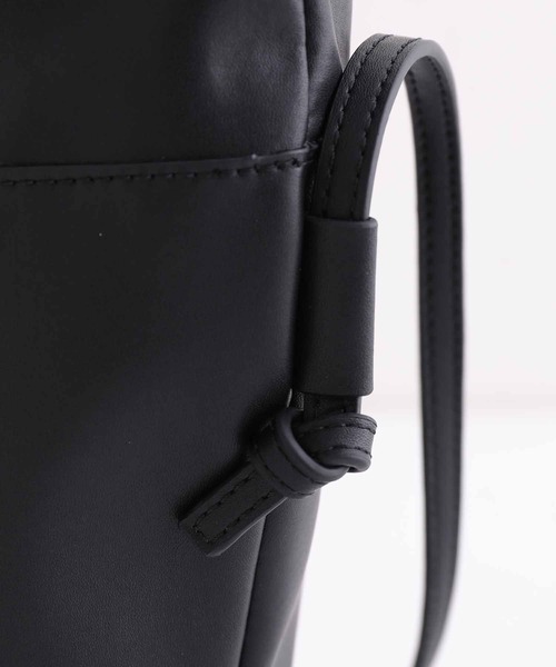 ADAM ET ROPE'（アダムエロペ）の「POP CORN BAG/ポップコーンバッグ/リサイクルレザー/サスティナブル/UNISEX（ショルダーバッグ・メンズ・ブラック/オフホワイト・FREE）」の8枚目の写真