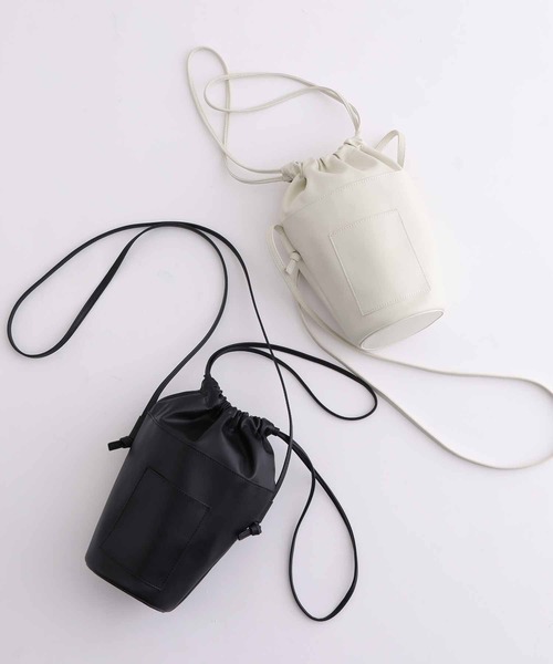 ADAM ET ROPE'（アダムエロペ）の「POP CORN BAG/ポップコーンバッグ/リサイクルレザー/サスティナブル/UNISEX（ショルダーバッグ・メンズ・ブラック/オフホワイト・FREE）」の9枚目の写真