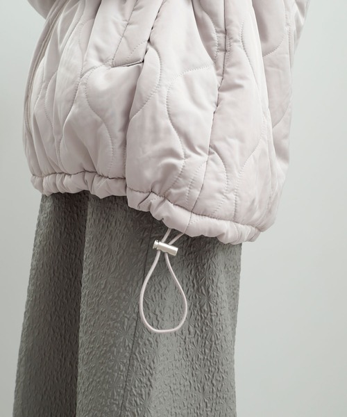 GeeRA（ジーラ）の「衿ボア波キルトブルゾン（ブルゾン・レディース・ブラック/カーキ/サンドグレー・MEDIUM）」の6枚目の写真