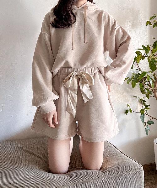 Mysa&Liina(ミーサリーナ)の「yuririn*コラボ パーカー×ショートパンツセット(ルームウェア/パジャマ・レディース・チャコールグレー/ピンクベージュ/サックスブルー/ベージュ・M/L)」の2枚目の写真