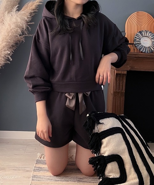 Mysa&Liina(ミーサリーナ)の「yuririn*コラボ パーカー×ショートパンツセット(ルームウェア/パジャマ・レディース・チャコールグレー/ピンクベージュ/サックスブルー/ベージュ・M/L)」の1枚目の写真