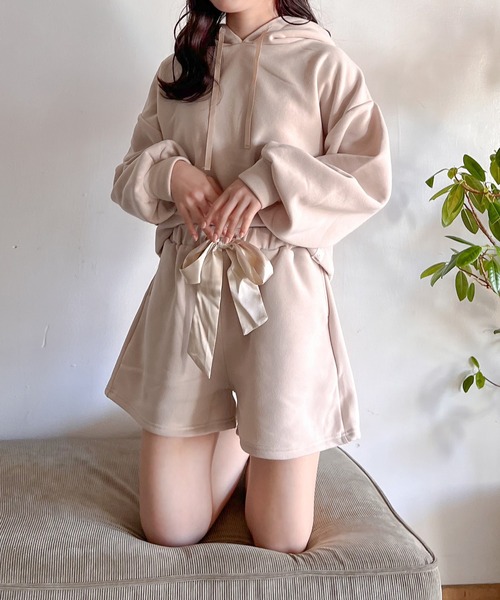 Mysa&Liina(ミーサリーナ)の「yuririn*コラボ パーカー×ショートパンツセット(ルームウェア/パジャマ・レディース・チャコールグレー/ピンクベージュ/サックスブルー/ベージュ・M/L)」の8枚目の写真