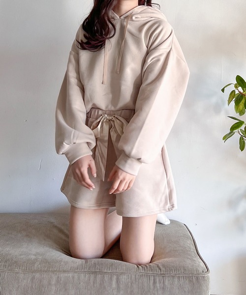 Mysa&Liina(ミーサリーナ)の「yuririn*コラボ パーカー×ショートパンツセット(ルームウェア/パジャマ・レディース・チャコールグレー/ピンクベージュ/サックスブルー/ベージュ・M/L)」の7枚目の写真