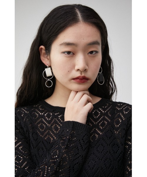 AZUL by moussy（アズールバイマウジー）の「BICOLOR FAUX LEATHER EARRINGS/バイカラーフェイクレザーピアス（ピアス（両耳用）・レディース・オレンジ/ホワイト/ライトパープル/ライトイエロー・FREE）」の9枚目の写真