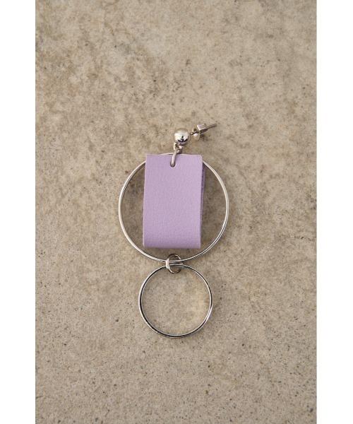 AZUL by moussy（アズールバイマウジー）の「BICOLOR FAUX LEATHER EARRINGS/バイカラーフェイクレザーピアス（ピアス（両耳用）・レディース・オレンジ/ホワイト/ライトパープル/ライトイエロー・FREE）」の12枚目の写真