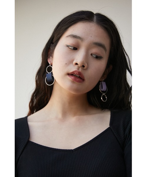 AZUL by moussy（アズールバイマウジー）の「BICOLOR FAUX LEATHER EARRINGS/バイカラーフェイクレザーピアス（ピアス（両耳用）・レディース・オレンジ/ホワイト/ライトパープル/ライトイエロー・FREE）」の14枚目の写真