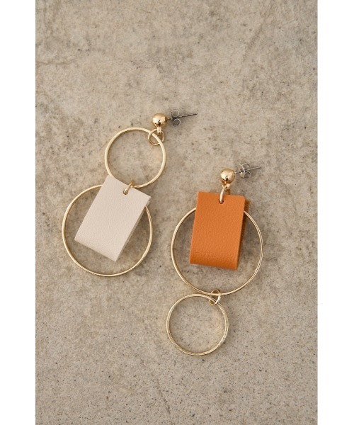 AZUL by moussy（アズールバイマウジー）の「BICOLOR FAUX LEATHER EARRINGS/バイカラーフェイクレザーピアス（ピアス（両耳用）・レディース・オレンジ/ホワイト/ライトパープル/ライトイエロー・FREE）」の15枚目の写真