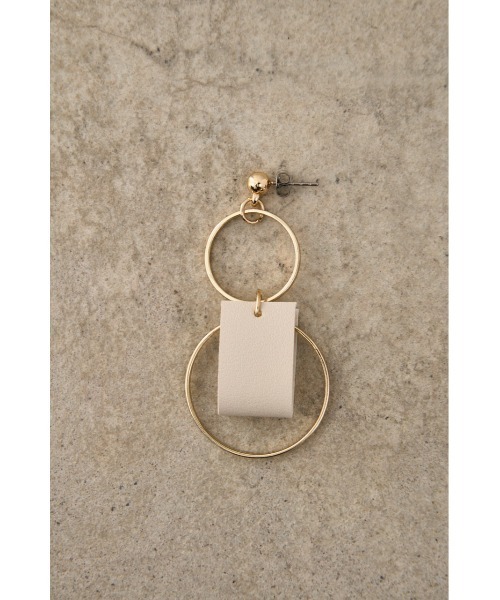 AZUL by moussy（アズールバイマウジー）の「BICOLOR FAUX LEATHER EARRINGS/バイカラーフェイクレザーピアス（ピアス（両耳用）・レディース・オレンジ/ホワイト/ライトパープル/ライトイエロー・FREE）」の16枚目の写真