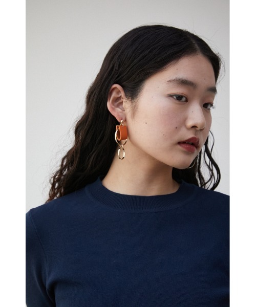 AZUL by moussy（アズールバイマウジー）の「BICOLOR FAUX LEATHER EARRINGS/バイカラーフェイクレザーピアス（ピアス（両耳用）・レディース・オレンジ/ホワイト/ライトパープル/ライトイエロー・FREE）」の18枚目の写真