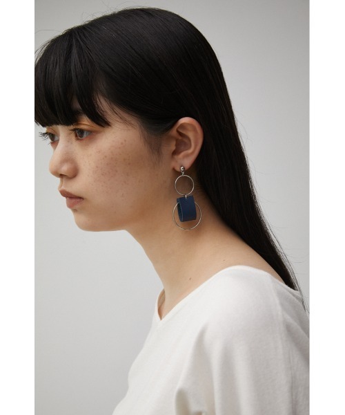 AZUL by moussy（アズールバイマウジー）の「BICOLOR FAUX LEATHER EARRINGS/バイカラーフェイクレザーピアス（ピアス（両耳用）・レディース・オレンジ/ホワイト/ライトパープル/ライトイエロー・FREE）」の21枚目の写真