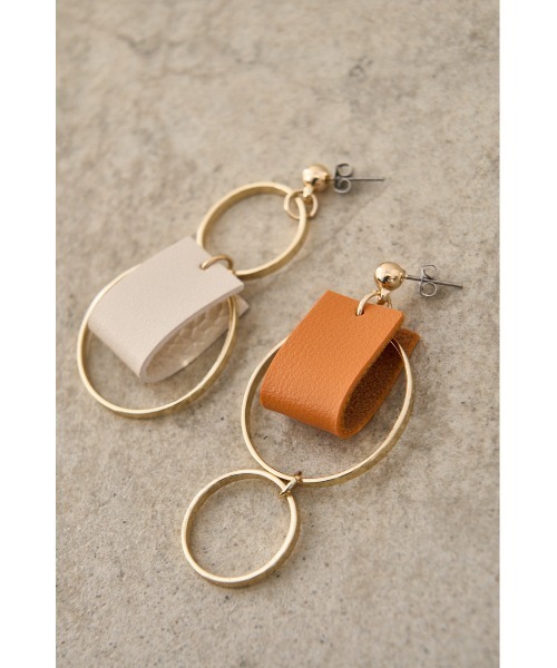 AZUL by moussy（アズールバイマウジー）の「BICOLOR FAUX LEATHER EARRINGS/バイカラーフェイクレザーピアス（ピアス（両耳用）・レディース・オレンジ/ホワイト/ライトパープル/ライトイエロー・FREE）」の20枚目の写真