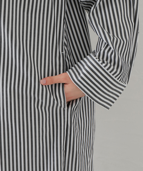 JOURNAL STANDARD（ジャーナルスタンダード）の「コットンブロードストライプシャツワンピース（シャツワンピース・レディース・ブラック/ブルー・FREE）」の4枚目の写真