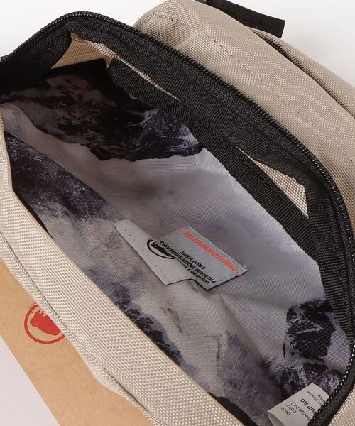 Mammut(マムート)の「エクセロン ヌーヴヴィル ウエストパック / Xeron Neuveville Waistpack / ウエストポーチ(ボディバッグ/ウエストポーチ・メンズ・ベージュ/ブラック・2L)」の4枚目の写真
