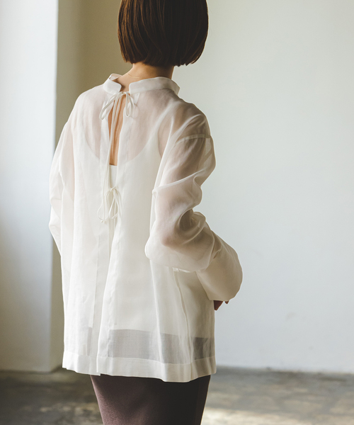 Noble(ノーブル)の「ソフトオーガンジーバックリボンブラウス(シャツ/ブラウス・レディース・ライトグレー/ホワイト・FREE)」の2枚目の写真