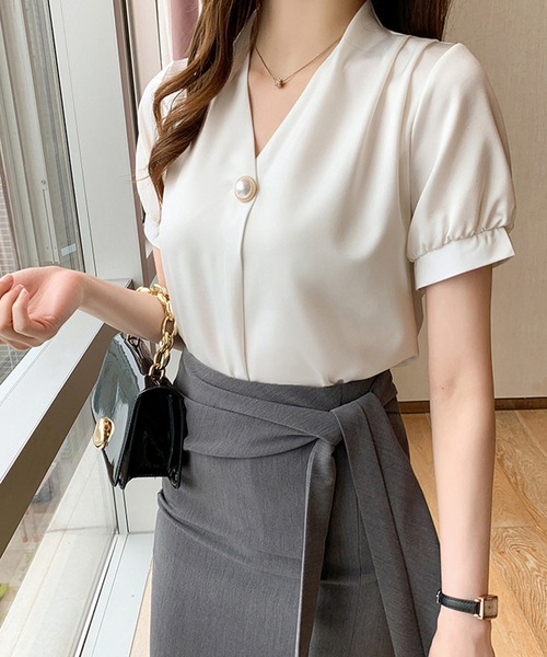 Dewlily(デューリリー)の「Vネックブラウス(シャツ/ブラウス・レディース・ピンク/ホワイト・M/L/XL)」の5枚目の写真