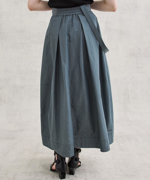 UNITED TOKYO（ユナイテッドトウキョウ）の「マクベスコクーンスカート（スカート・レディース・ブラック/ブルー・1/2）」の10枚目の写真