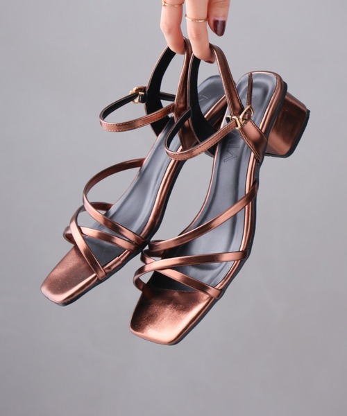 VIVIAN（ヴィヴィアン）の「スクエアトゥアシメ華奢アンクルストラップサンダル（サンダル・レディース・ブラック/アイボリー/キャメル/ゴールド/シルバー/ブラック系その他3/グレー系その他7/ナチュラル/ブロンズ/ホワイト×ライム・LL/S/M/L/SS）」の10枚目の写真