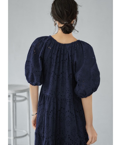 STYLE DELI（スタイルデリ）の「【LUXE】コットンレースパフスリワンピース（ワンピース・レディース・ホワイト/ネイビー・01/02）」の11枚目の写真