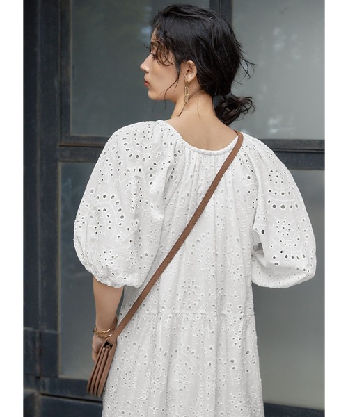 STYLE DELI（スタイルデリ）の「【LUXE】コットンレースパフスリワンピース（ワンピース・レディース・ホワイト/ネイビー・01/02）」の19枚目の写真