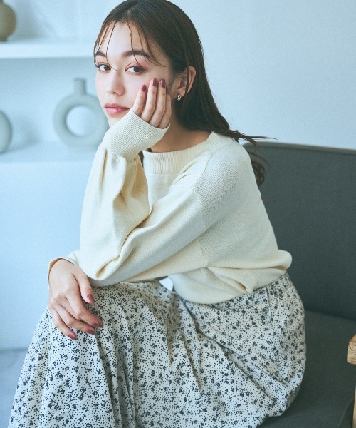 mysty woman（ミスティウーマン）の「ラメボートネックニット 968226（ニット/セーター・レディース・ブラック/オレンジ/オフホワイト/グリーン/モカ・FREE）」の2枚目の写真
