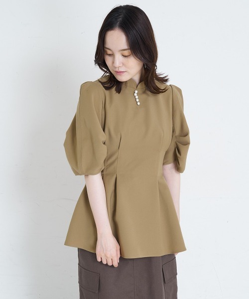 A de a.v.v(アードアー・ヴェ・ヴェ)の「ウエストマークドレープスリーブブラウス(シャツ/ブラウス・レディース・アイボリー/ブラック/ベージュ・SMALL/MEDIUM/フリ-)」の3枚目の写真