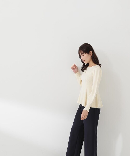 NATURAL BEAUTY BASIC（ナチュラルビューティーベーシック）の「◇ペプラムケーブルニット（ニット/セーター・レディース・オフホワイト/ブラック/ピンク/ラベンダー・FREE）」の22枚目の写真