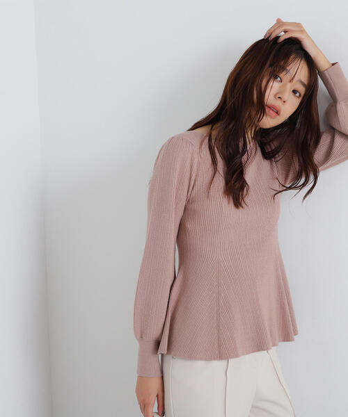 NATURAL BEAUTY BASIC（ナチュラルビューティーベーシック）の「◇ペプラムケーブルニット（ニット/セーター・レディース・オフホワイト/ブラック/ピンク/ラベンダー・FREE）」の4枚目の写真