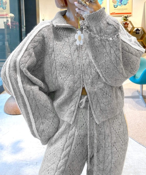 Alley by w closet（アリーバイダブルクローゼット）の「【Alley】ライン入り透かしケーブルZIPカーディガン（カーディガン/ボレロ・レディース・キナリ/サックスブルー/グレー・FREE）」の2枚目の写真