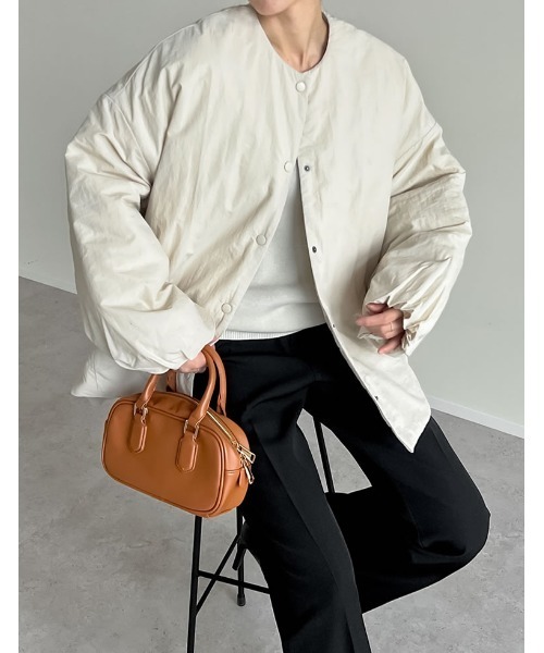 Re:EDIT（リエディ）の「[低身長サイズ有]サイドジップノーカラー中綿ジャケット（ダウンジャケット/コート・レディース・アイボリー/ブラック/カーキ・MEDIUM/LARGE/SHORT）」の8枚目の写真