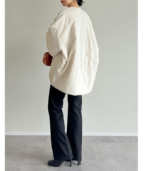 Re:EDIT（リエディ）の「[低身長サイズ有]サイドジップノーカラー中綿ジャケット（ダウンジャケット/コート・レディース・アイボリー/ブラック/カーキ・MEDIUM/LARGE/SHORT）」の7枚目の写真