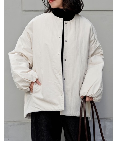 Re:EDIT（リエディ）の「[低身長サイズ有]サイドジップノーカラー中綿ジャケット（ダウンジャケット/コート・レディース・アイボリー/ブラック/カーキ・MEDIUM/LARGE/SHORT）」の12枚目の写真