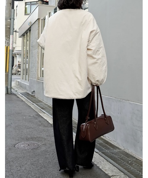 Re:EDIT（リエディ）の「[低身長サイズ有]サイドジップノーカラー中綿ジャケット（ダウンジャケット/コート・レディース・アイボリー/ブラック/カーキ・MEDIUM/LARGE/SHORT）」の11枚目の写真