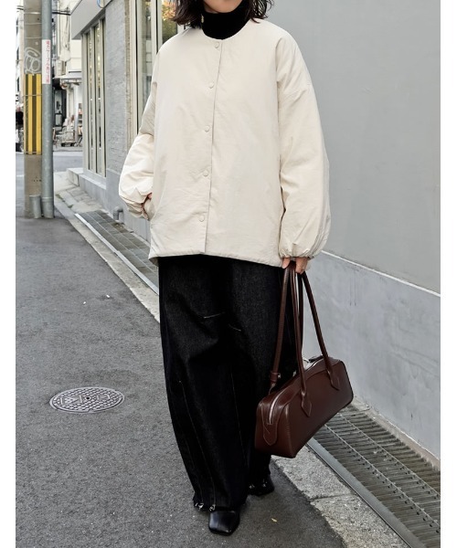 Re:EDIT（リエディ）の「[低身長サイズ有]サイドジップノーカラー中綿ジャケット（ダウンジャケット/コート・レディース・アイボリー/ブラック/カーキ・MEDIUM/LARGE/SHORT）」の13枚目の写真