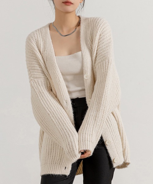 DAY CLOSET（デイ クローゼット）の「【ゆるっとチュニック感覚でも♪】長袖ボリューミードロップショルダールーズローゲージニットカーディガン レディース（カーディガン/ボレロ・レディース・マスタード/ホワイト/ピンク・FREE）」の4枚目の写真