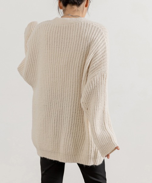 DAY CLOSET（デイ クローゼット）の「【ゆるっとチュニック感覚でも♪】長袖ボリューミードロップショルダールーズローゲージニットカーディガン レディース（カーディガン/ボレロ・レディース・マスタード/ホワイト/ピンク・FREE）」の8枚目の写真